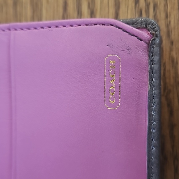 Coach Legacy Garcia Trifold gray leather wallet with pink interior - Picture 4 of 15